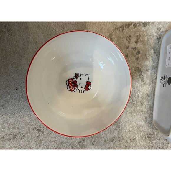 NWT Hello Kitty Bowl And Bread Baking Dish Ceramic Christmas Theme - Picture 2 of 4